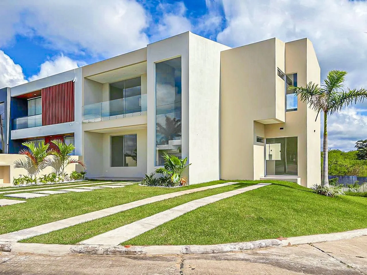 Casa de Lujo a estrenar en venta - Cond. Florida 2