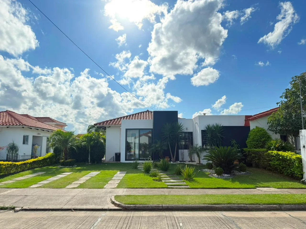 HERMOSA CASA DE 1 PLANTA EN VENTA - SC de la Colina